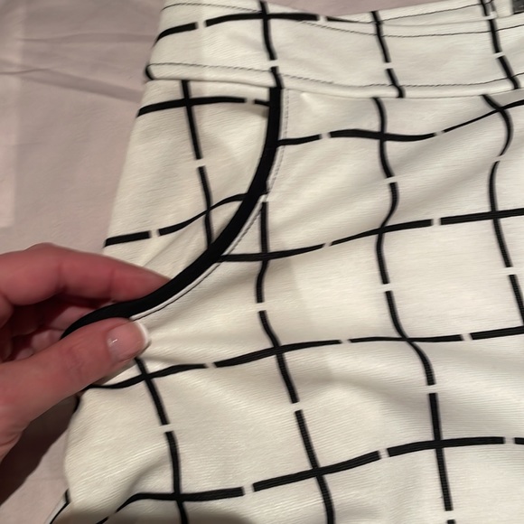 Medium mini skirt - Picture 2 of 5